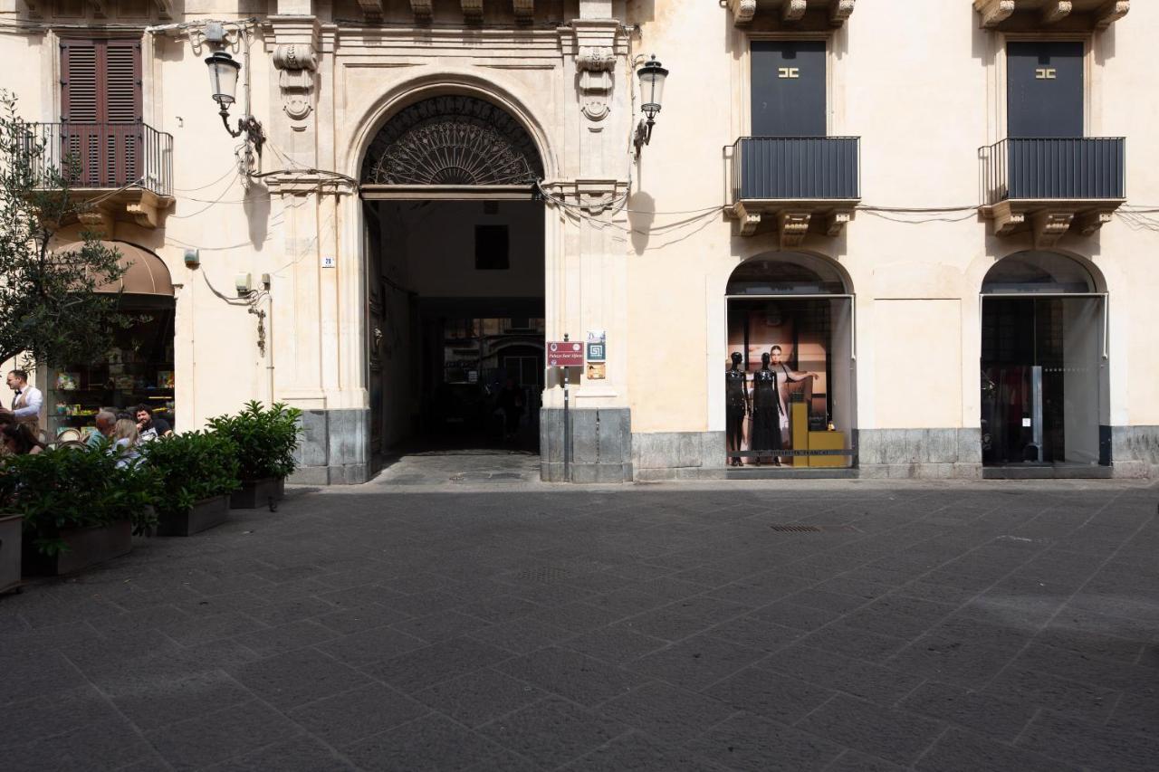 Hotel La Regina Del Duomo Catania Centro Exterior foto